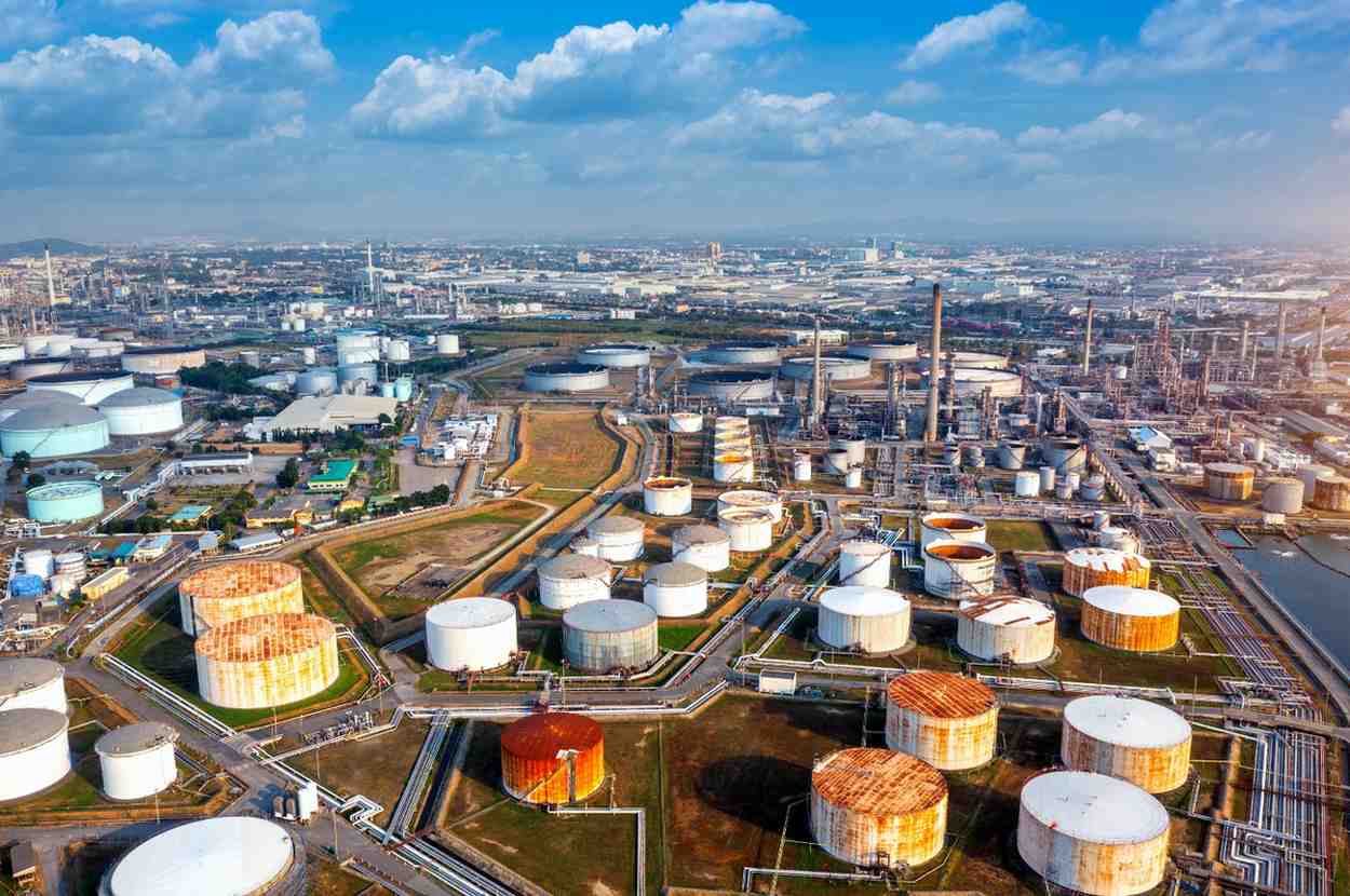 aerial view gas oil refinery oil industry1